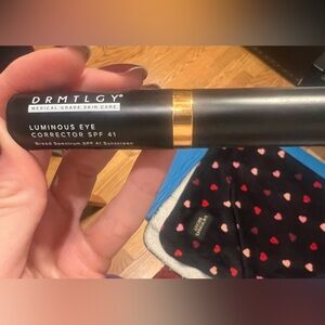 DRMTLGY LUMINOUS EYE
CORRECTOR SPF 41
Broad Spectrum fair